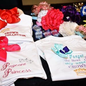 Little girl’s White Tee with Purple and Blue Accents size Youth XS (2/4)